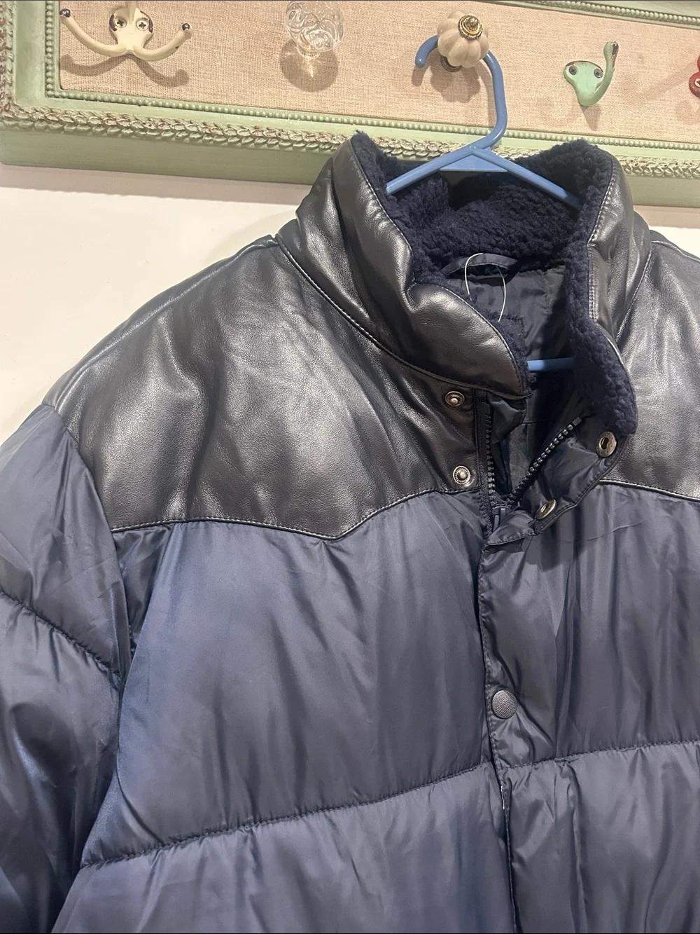 Lucky Brand Men's Navy Puffer Jacket with Black Shoulder Panels large new wi tag - Picture 7 of 8